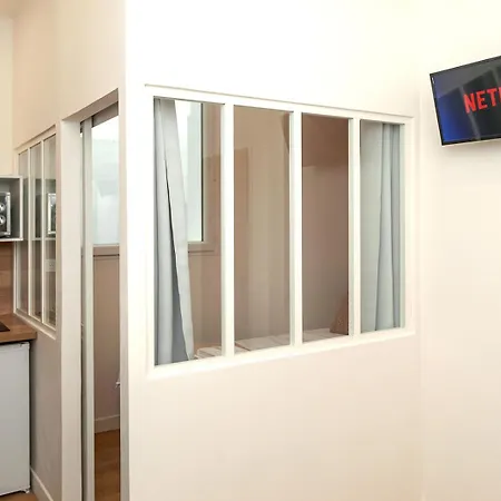 Apartment Nets - Buttes Chaumont D