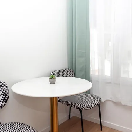 Apartament Nets - Buttes Chaumont Paryż