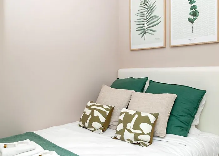Apartment Nets - Buttes Chaumont Paris