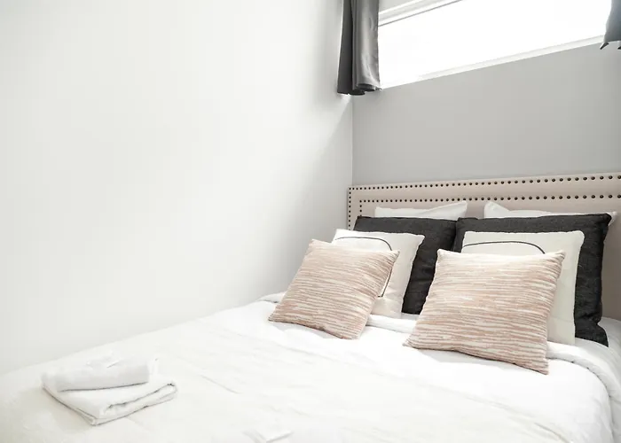Apartment Nets - Buttes Chaumont *
