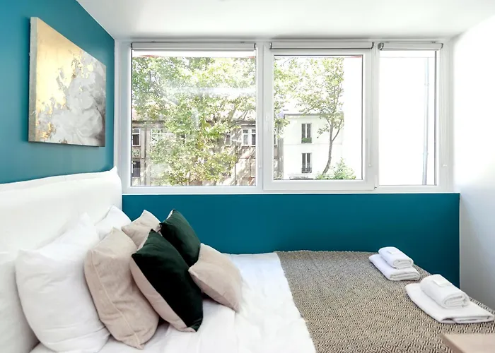 Apartment Nets - Buttes Chaumont *